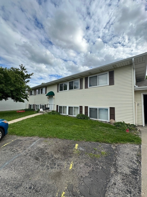 4881 Tama St SE in Marion, IA - Building Photo - Building Photo