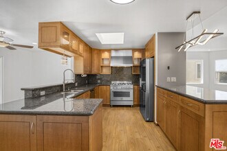5164 Don Pio Dr in Los Angeles, CA - Building Photo - Building Photo