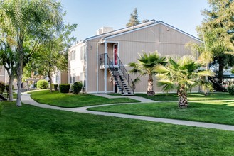 Pine Valley in Fresno, CA - Foto de edificio - Building Photo