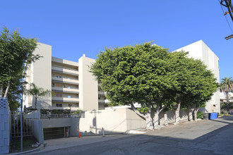 Residential Condos in Santa Monica, CA - Foto de edificio - Building Photo