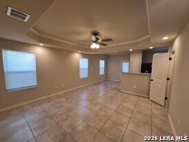 6870 Lakeview Dr. in San Antonio, TX - Building Photo