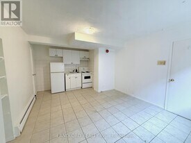 198 Dunn Ave in Toronto, ON - Building Photo