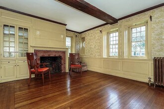 350 Riverside Ave, Unit 1 in Medford, MA - Building Photo - Building Photo