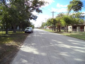 1229 Jefferson Ave in Seguin, TX - Building Photo - Building Photo