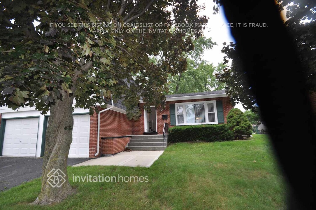 6148 Laura Ln in Tinley Park, IL - Building Photo