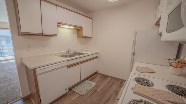 Evans Place 2 in Fargo, ND - Building Photo - Interior Photo