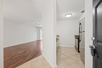 Park Villa in Tampa, FL - Foto de edificio - Building Photo