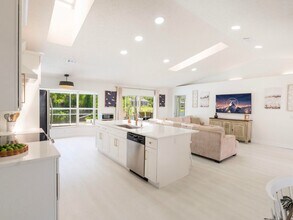 1123 Hollow Oak Ct in Tarpon Springs, FL - Building Photo - Building Photo