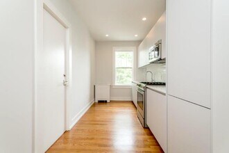 17 Forest St, Unit 31 in Cambridge, MA - Foto de edificio - Building Photo