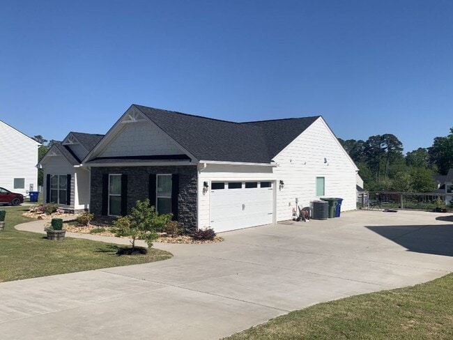 107 Shadowood Ln in Greenwood, SC - Building Photo - Building Photo