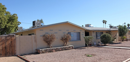 Court East in Scottsdale, AZ - Foto de edificio - Building Photo