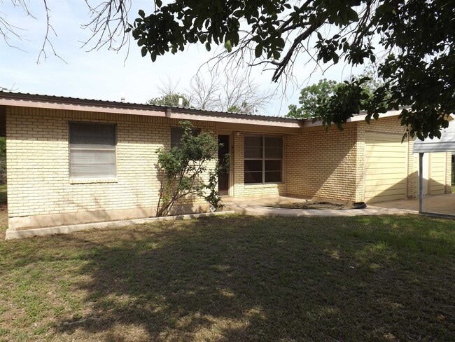 property at 702 N Silver St