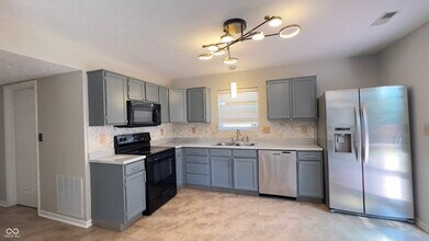 5363 Fishlake Dr in Indianapolis, IN - Building Photo - Building Photo