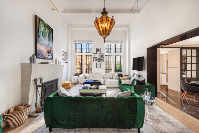 340 W 57th St in New York, NY - Building Photo - Building Photo