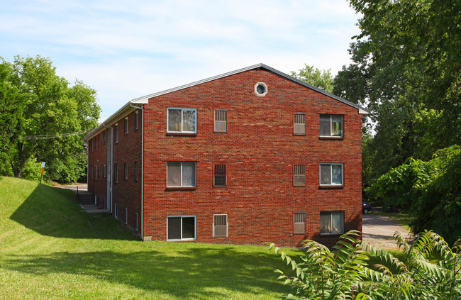 Arrowhead Apartments in North Versailles, PA - Foto de edificio - Building Photo