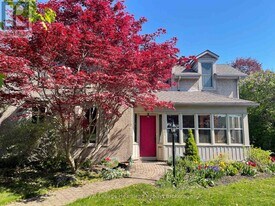 261 Cobourg St in Goderich, ON - Building Photo