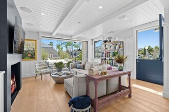 201 Opal Ave in Newport Beach, CA - Foto de edificio - Building Photo