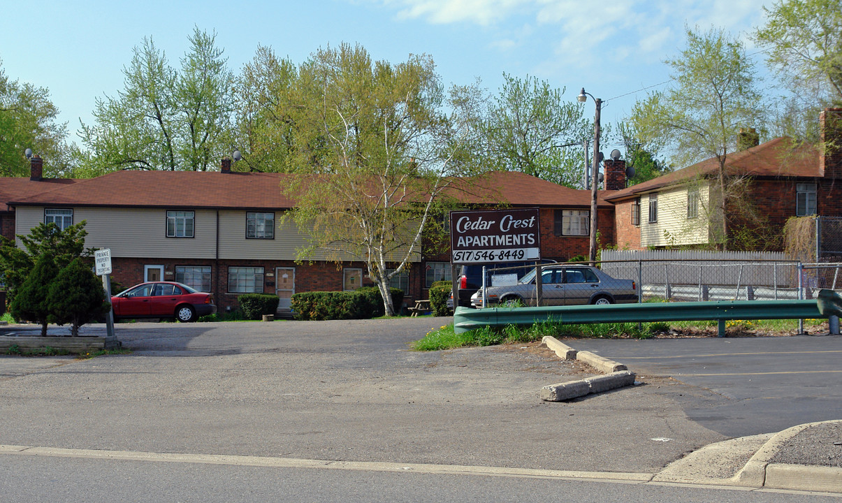 Cedar Crest Apartments in Waterford, MI - Building Photo