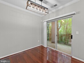 12120 Garden Ridge Ln, Unit 202 in Fairfax, VA - Building Photo - Building Photo
