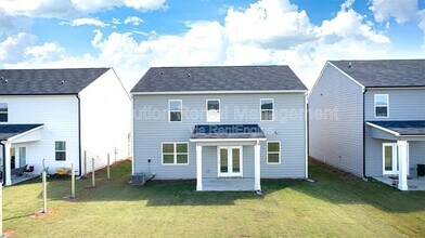 2008 Redfern Rd in Dacula, GA - Foto de edificio - Building Photo
