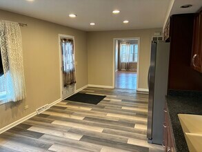 127 Hickory Rd in Oakwood Hills, IL - Building Photo - Building Photo