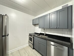 1360 W Touhy Ave in Chicago, IL - Foto de edificio - Building Photo