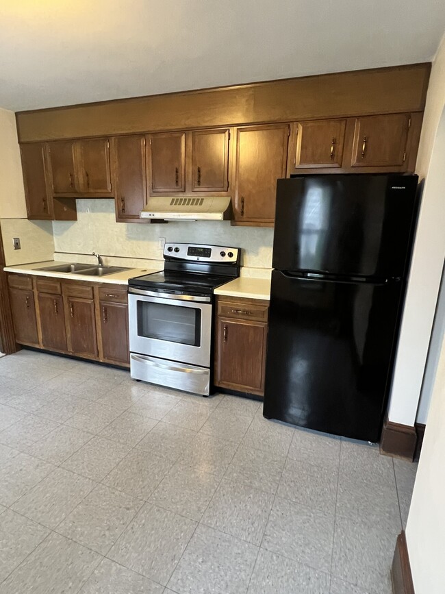 96 Main St, Unit 1