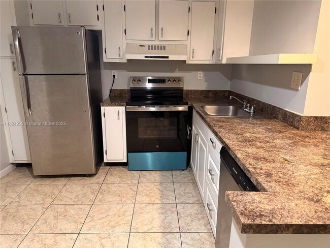 7750 W McNab Rd in Tamarac, FL - Building Photo - Building Photo