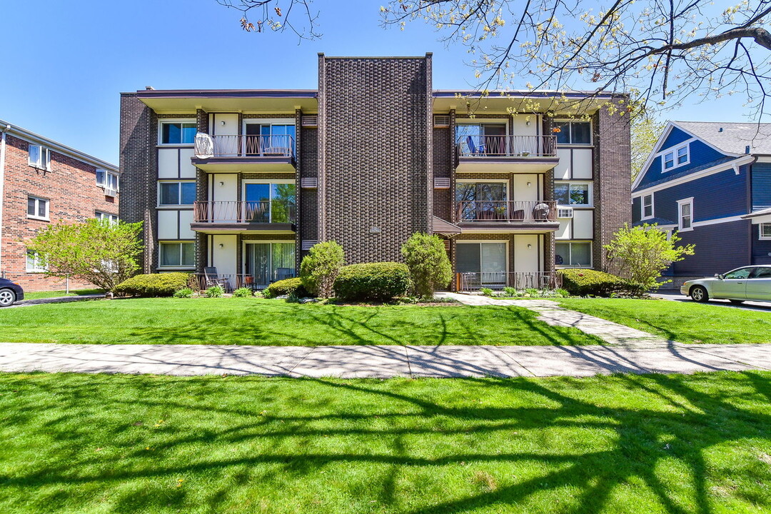 27 S Waiola Ave in La Grange, IL - Building Photo