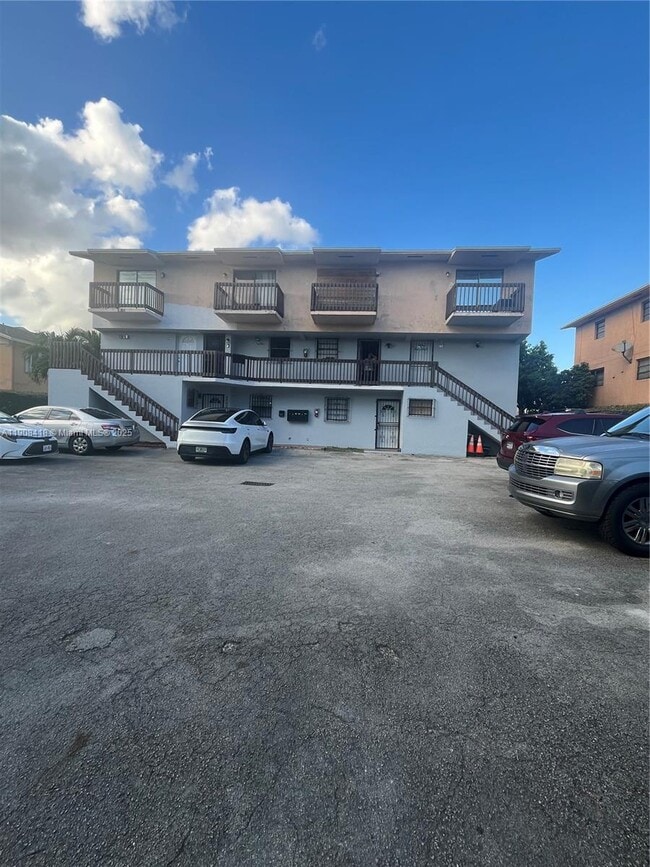 2255 W 55th St in Hialeah, FL - Building Photo - Building Photo