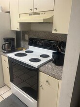 560 NW 114th Ave in Doral, FL - Building Photo - Building Photo
