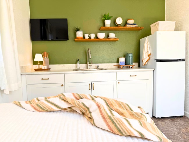 10237 S Avenida Compadres, Unit Casita in Yuma, AZ - Building Photo - Building Photo