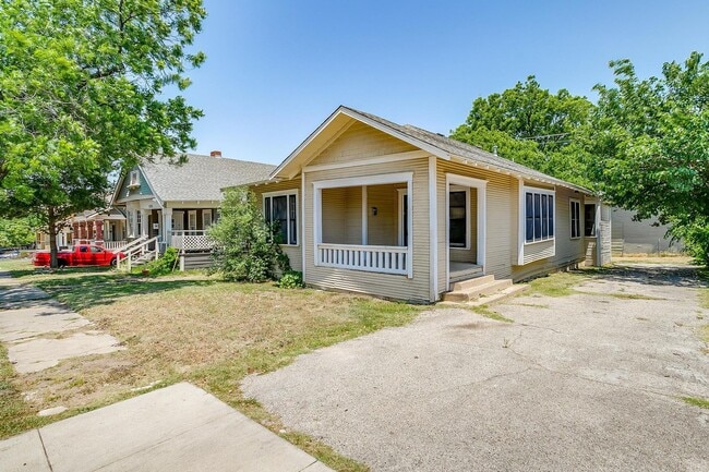 1317 Hurley Ave in Fort Worth, TX - Foto de edificio - Building Photo