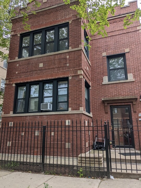 3139 W Leland Ave, Unit #B in Chicago, IL - Building Photo