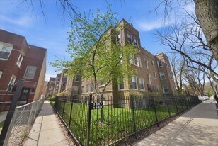 1849 W Greenleaf Ave, Unit 2N in Chicago, IL - Building Photo
