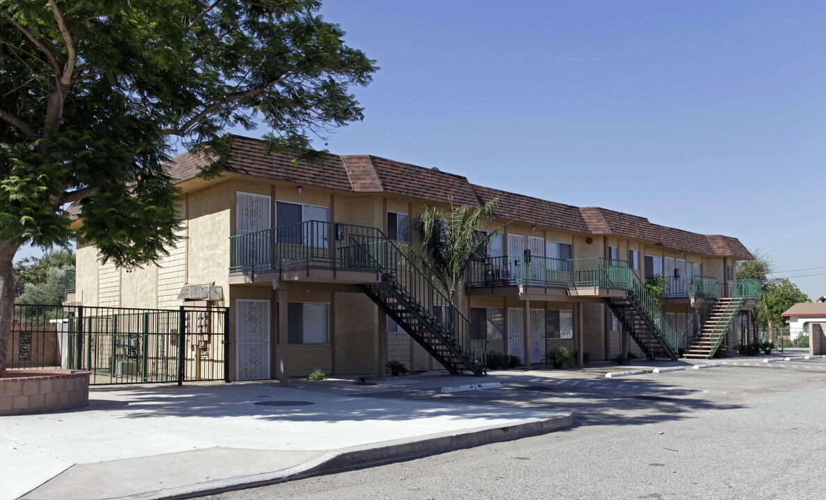 9125 Pepper Ave in Fontana, CA - Foto de edificio