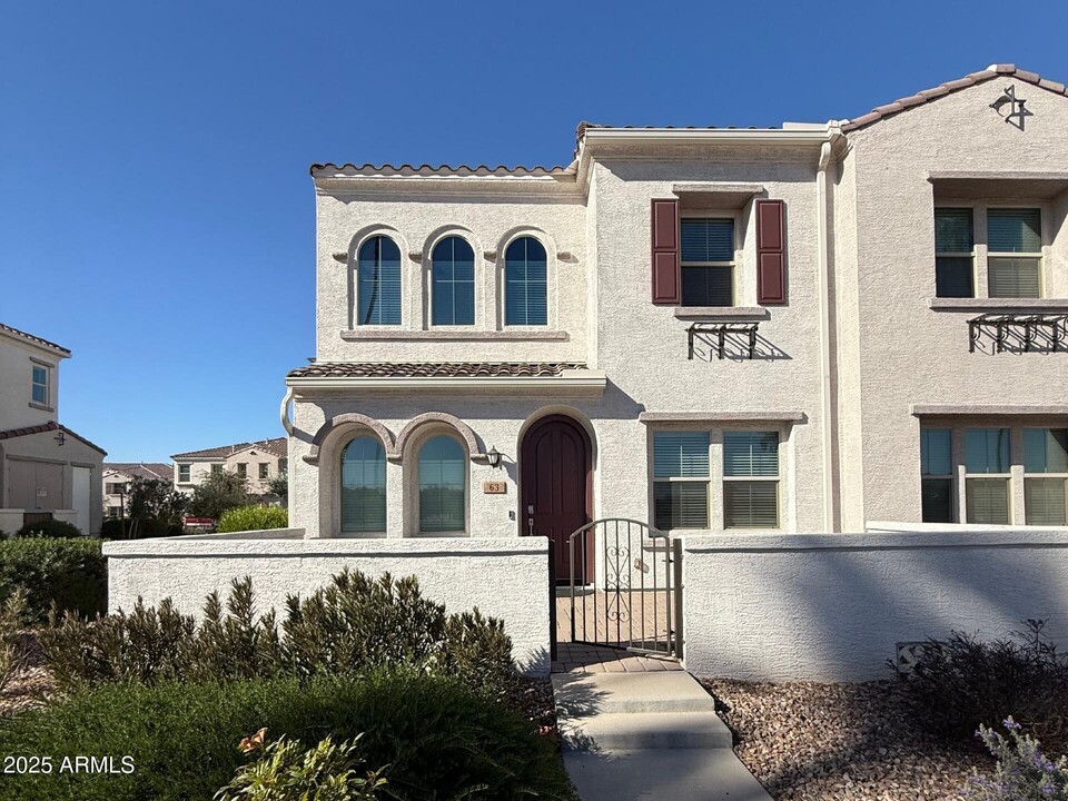 4077 S Sabrina Dr in Chandler, AZ - Building Photo