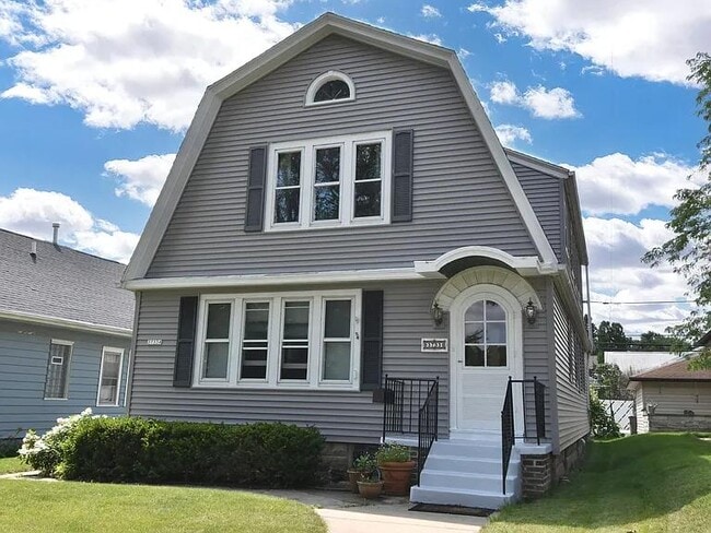 property at 3733 E Allerton Ave