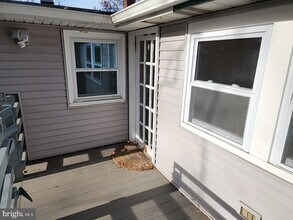 228 Crawford Ave in Conshohocken, PA - Foto de edificio - Building Photo