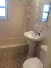 22 Jacqueline Rd, Unit c in Waltham, MA - Foto de edificio - Building Photo