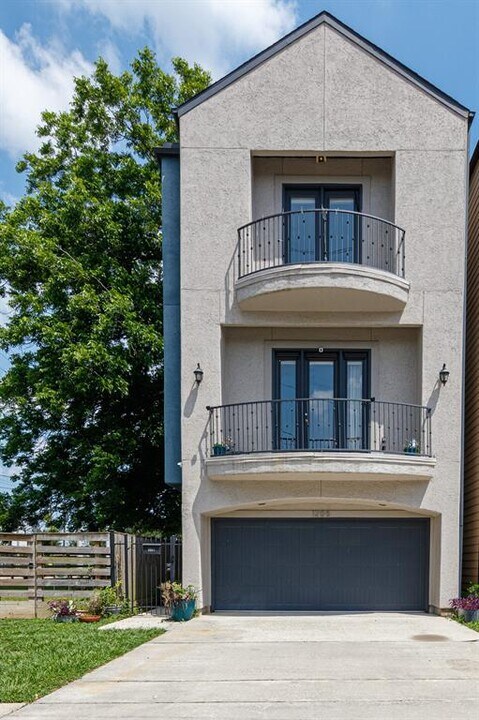 1205 Sampson St in Houston, TX - Building Photo