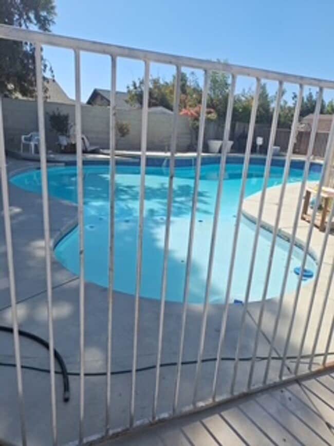 4333 Thatch Ave in Bakersfield, CA - Building Photo - Building Photo