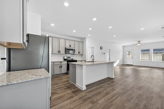 3914 Windy Whisper Dr in Brookshire, TX - Building Photo - Building Photo