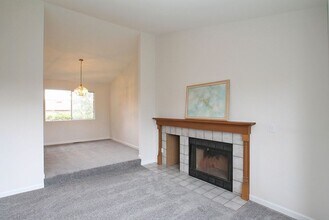12526 NE 166th St in Woodinville, WA - Building Photo - Building Photo