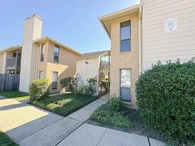 5222 Butter Creek Ln, Unit E02 in Baton Rouge, LA - Building Photo