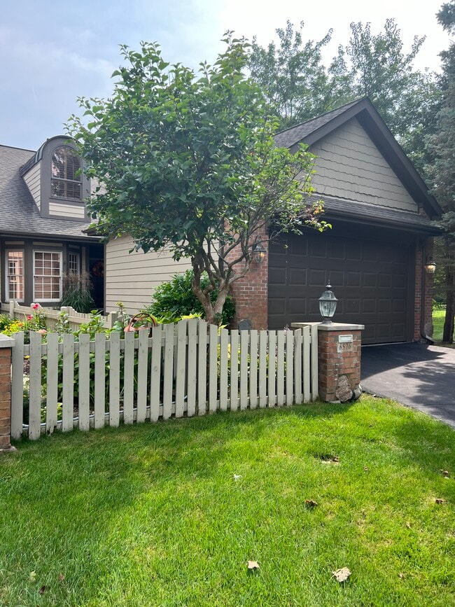 6576 Steeple Ridge in Clarkston, MI - Building Photo - Building Photo