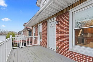 148 W Walnut St in Long Beach, NY - Building Photo