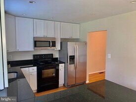 1569 Templeton Pl in Rockville, MD - Building Photo