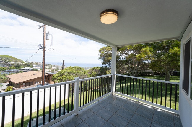 4494 Sierra Dr, Unit Studio in Honolulu, HI - Foto de edificio - Building Photo