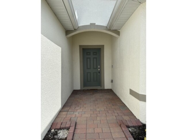 2224 Pigeon Plum Way in North Fort Myers, FL - Foto de edificio - Building Photo